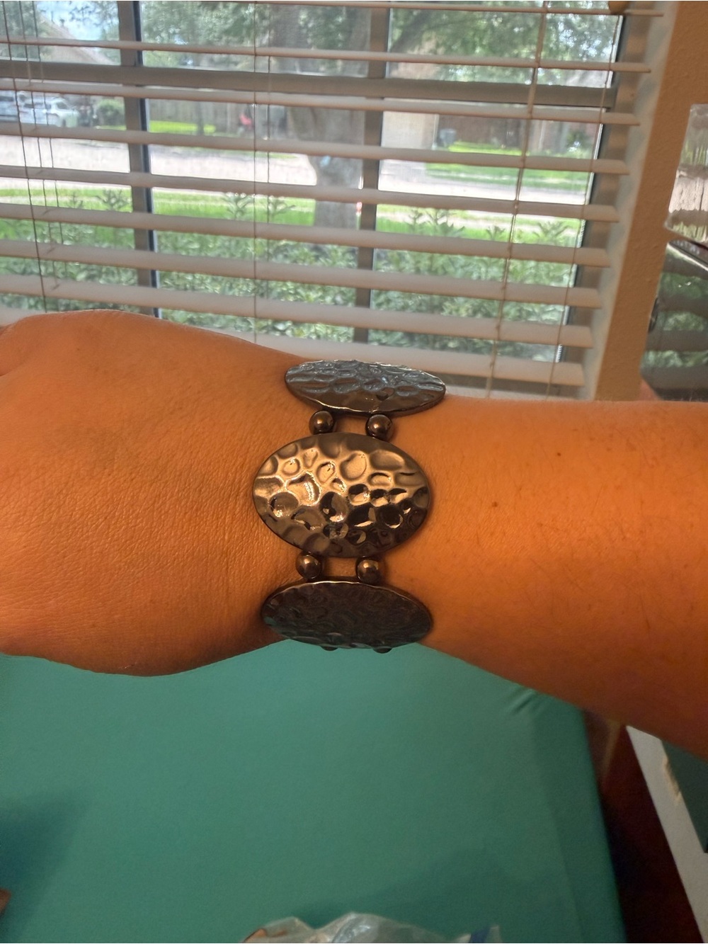 Hammered Oval Stretch Bracelet - Dark Metal